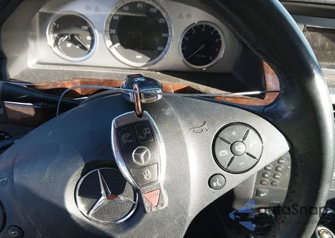 2010 Mercedes-Benz Glk 350 4Matic z USA, uszkodzony, nr VIN WDCGG8HB2AF458307